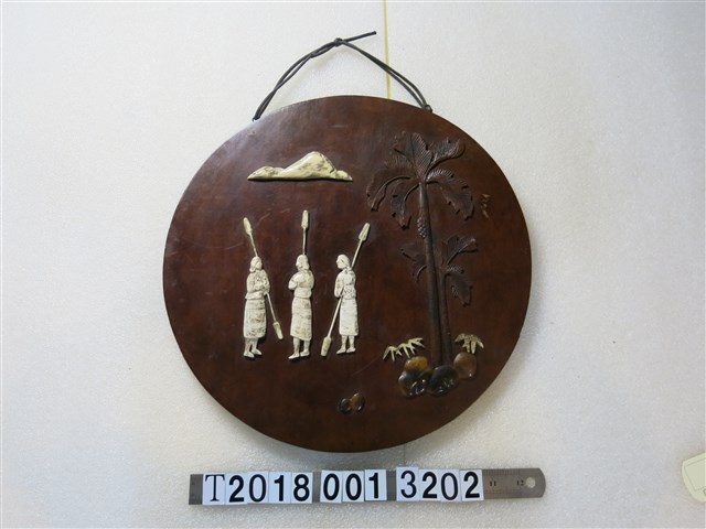 椰子樹褐色漆器圓盤掛飾 (共1張)