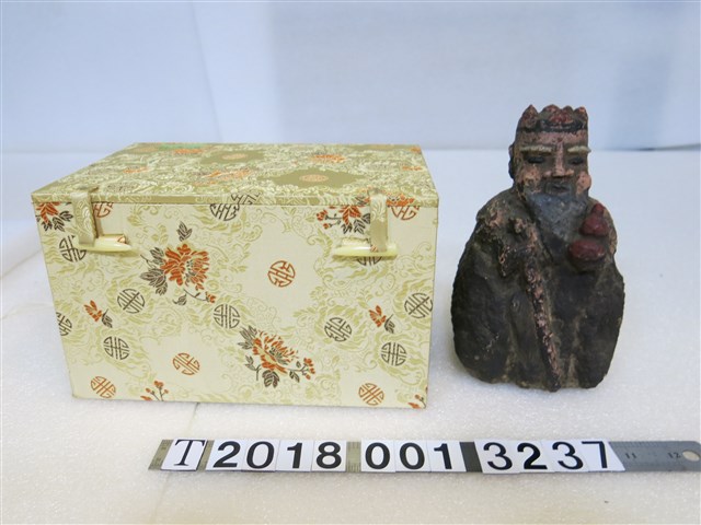 彩色石鬍鬚土地公像 (共1張)