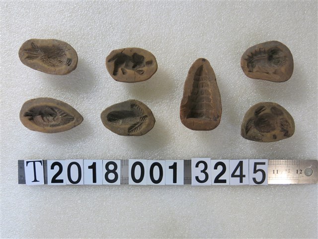 陶製葉子鳳梨螃蟹糕餅模具 (共1張)