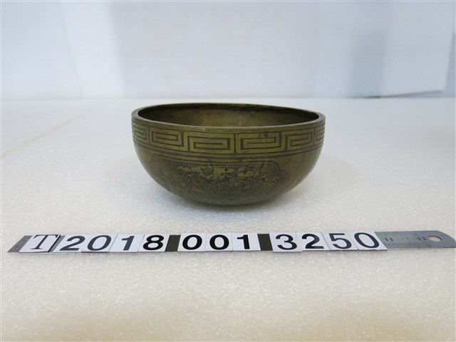 金屬鳥紋水盆 (共1張)