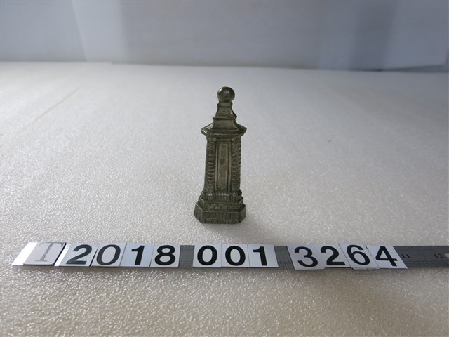 金屬製北回歸線標嘉義中學校開校十週年紀念品 (共1張)