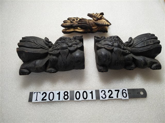 鳳鎏金木雕匾托與獅子木雕匾托 (共1張)