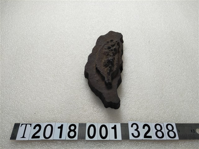 金屬製雙臺灣地形造型紀念品 (共1張)