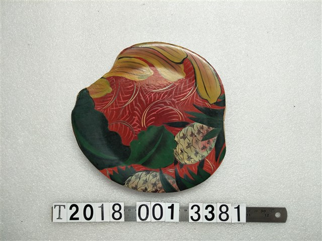 紅底彩繪鳳梨香蕉漆器擺飾 (共1張)