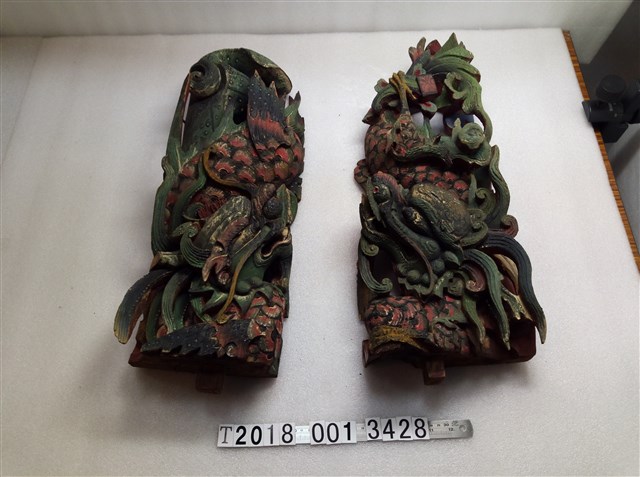 龍形彩色托木 (共1張)