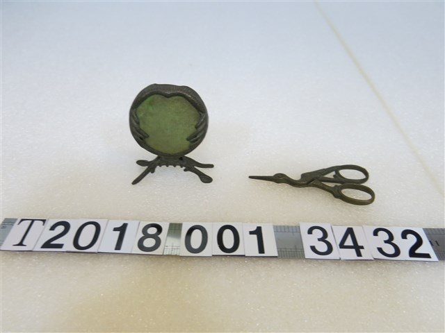 金屬鶴型針線包剪刀組 (共1張)