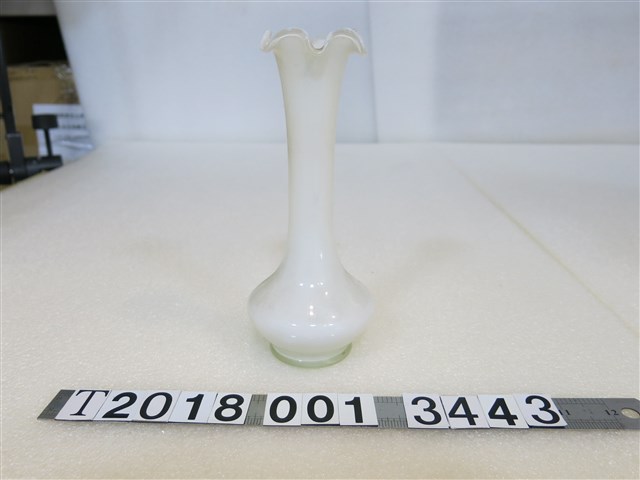 玻璃白細頸花瓶 (共1張)