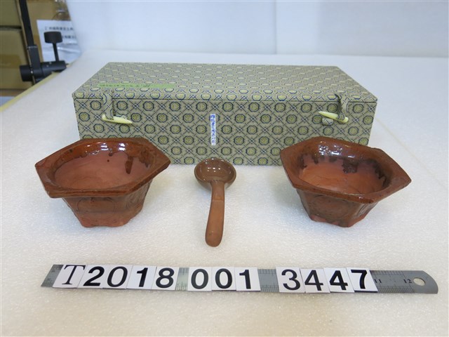 陶製六角碗附湯匙 (共1張)