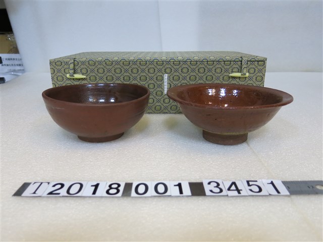 陶製褐釉碗 (共1張)