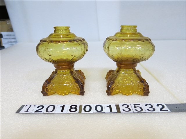 方形底座圓花瓶組 (共1張)