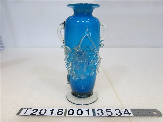 藍色花朵雕刻花瓶 (共1張)