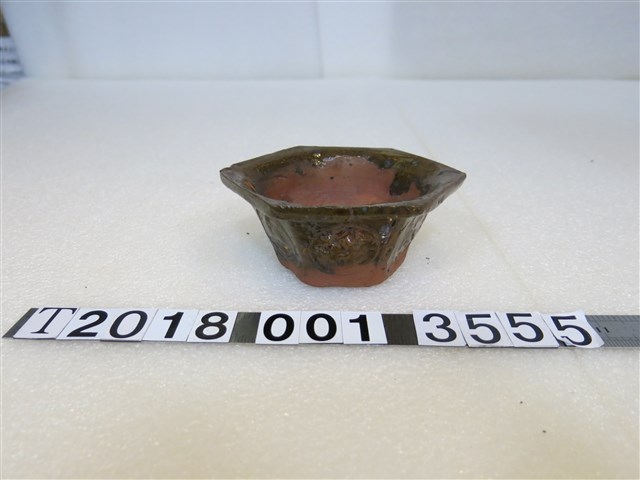 陶製上釉六角碗 (共1張)