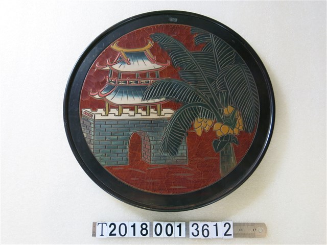 城門椰子樹漆器圓盤掛飾 (共1張)