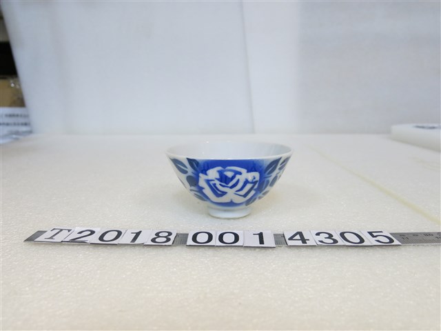 捷榮合資會社成熟肥料刻字花紋飾碗 (共2張)