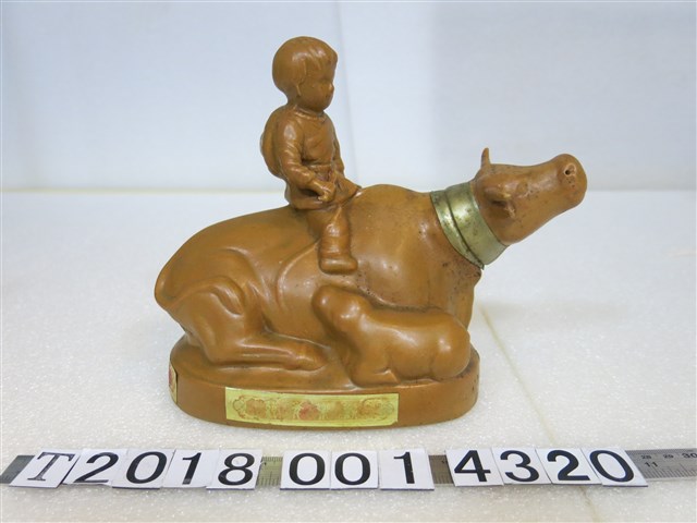 臺灣省菸酒專賣局認證牧童騎牛造型酒瓶 (共1張)
