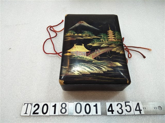 神社山巒造型臺灣紅茶漆器盒 (共2張)