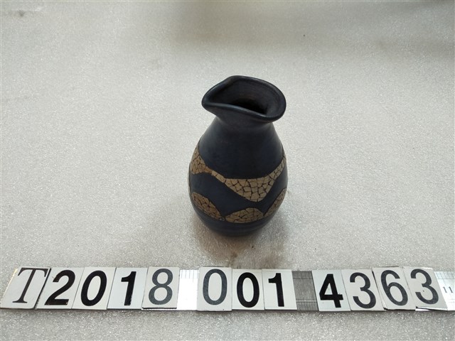 藍色幾何紋飾酒瓶 (共1張)