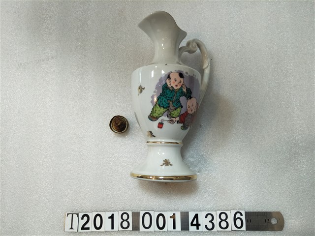 馬祖酒廠出品兒童放鞭炮圖樣酒瓶 (共1張)