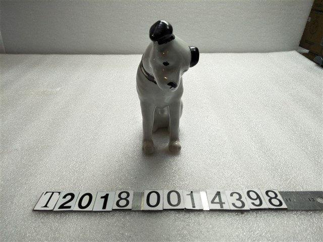 跪姿白狗造型擺飾 (共1張)