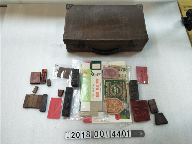 新芳春茶行茶工具組 (共1張)