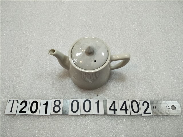 陶製白色有提把茶壺 (共1張)