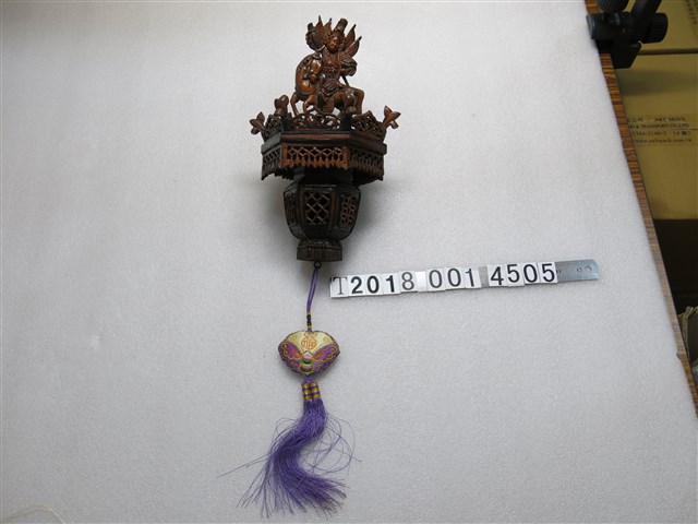 木製有流蘇北管燈凸裝飾 (共1張)