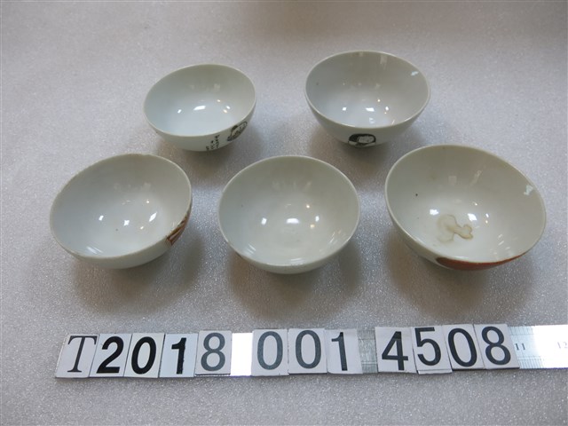 陶瓷製日式童趣畫風動物圖樣紀念碗 (共2張)