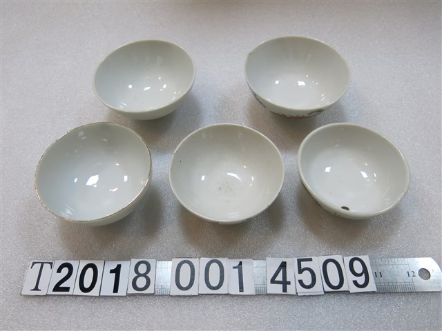 陶瓷製日式童趣畫風日本旗與汽車與木馬圖樣紀念碗 (共2張)