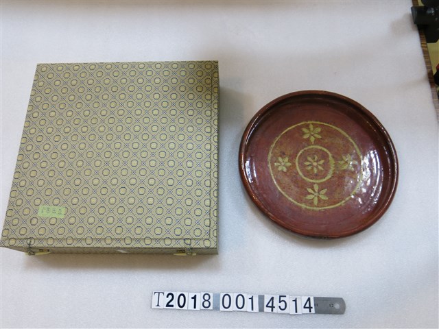 陶製南投聯興五小花褐色茶盤 (共1張)