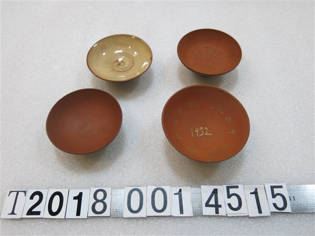 陶製南投燒與劉樹枝製與新高登山記念茶杯 (共2張)