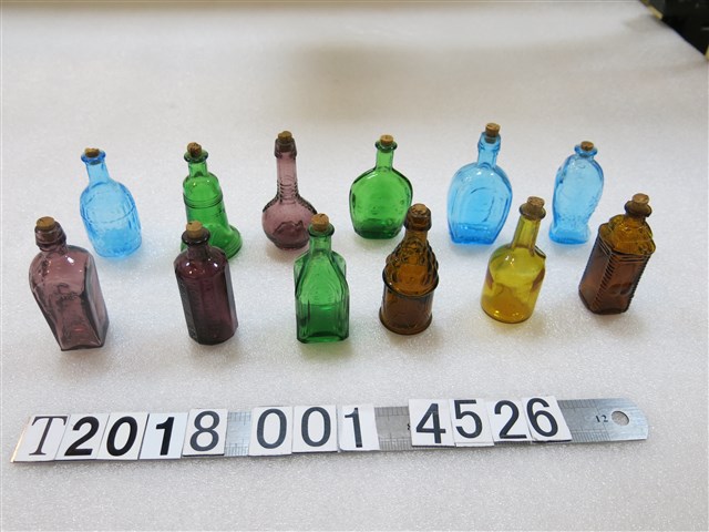 木塞彩色玻璃瓶 (共1張)