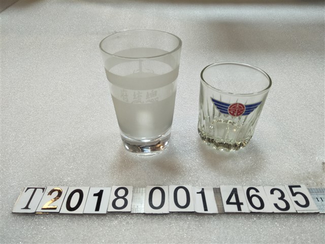 玻璃製公路局與總統府字樣紀念杯 (共1張)