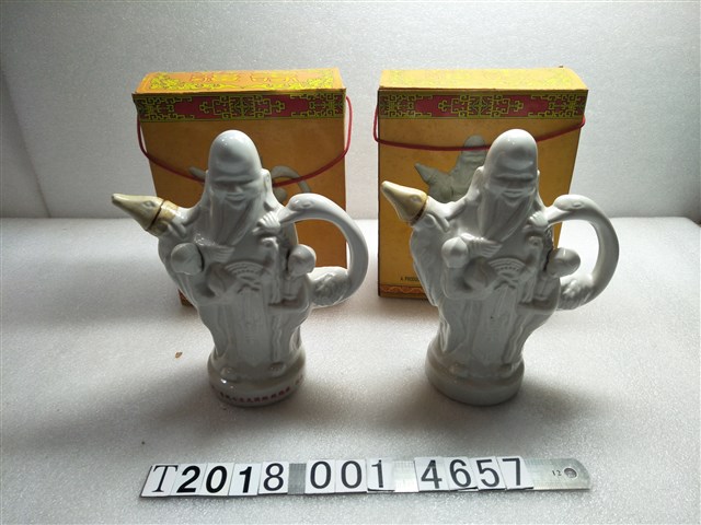 陶製恭祝蔣總統經國先生七秩晉一華誕萬壽無疆紀念酒瓶 (共1張)