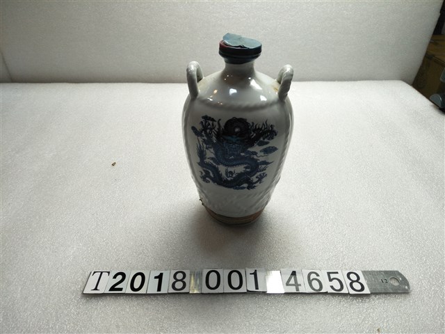陶製金門酒廠出品中華航空公司紀念酒瓶 (共1張)