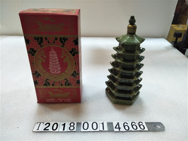 陶製金門酒廠出品端節酒酒瓶 (共1張)