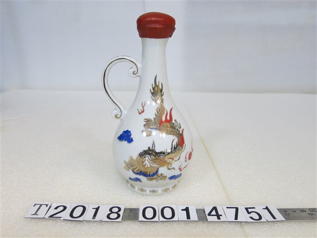 馬祖全體軍民恭祝總統八秩晉八華誕萬壽無疆紀念酒瓶 (共1張)