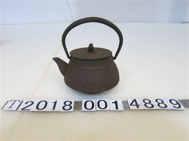 鐵製圓形茶壺 (共1張)
