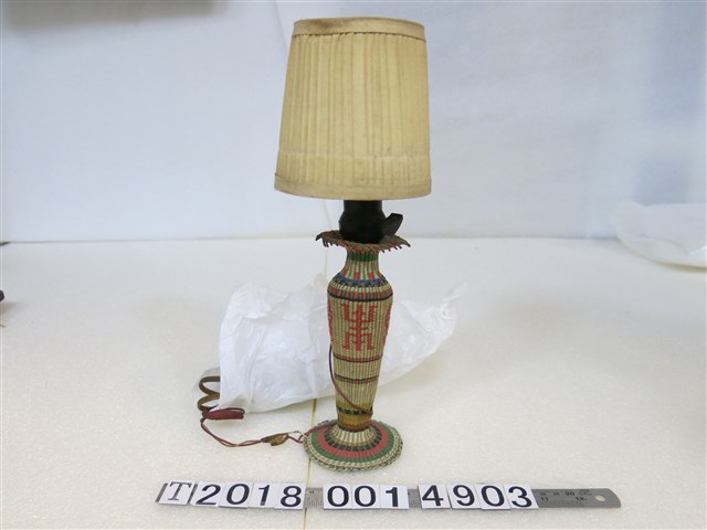 塑膠尼龍幾何造型編織檯燈 (共1張)