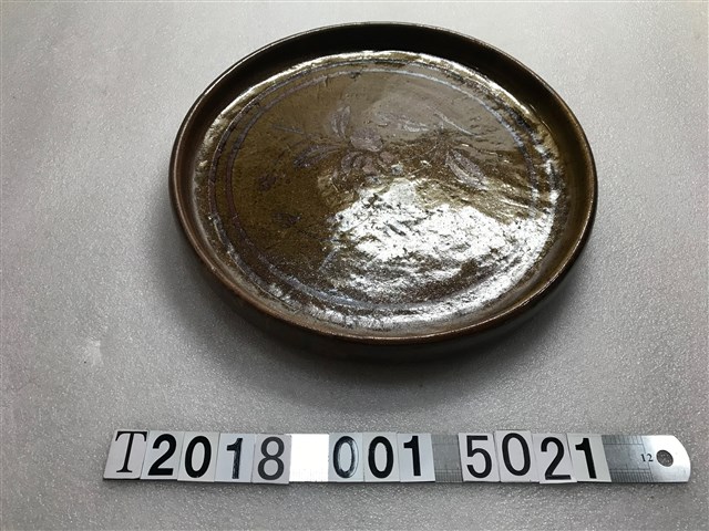 褐色南投燒圓盤 (共1張)