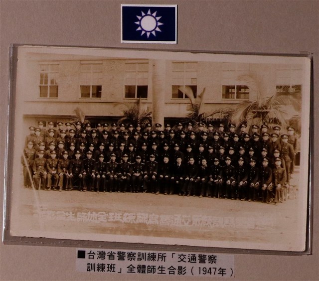 臺灣省警察訓練所交通警察訓練班全體師生合影 (共2張)