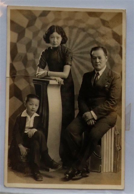 三人家庭合照 (共1張)