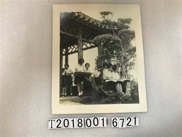 安慶女學生寫生照片 (共1張)