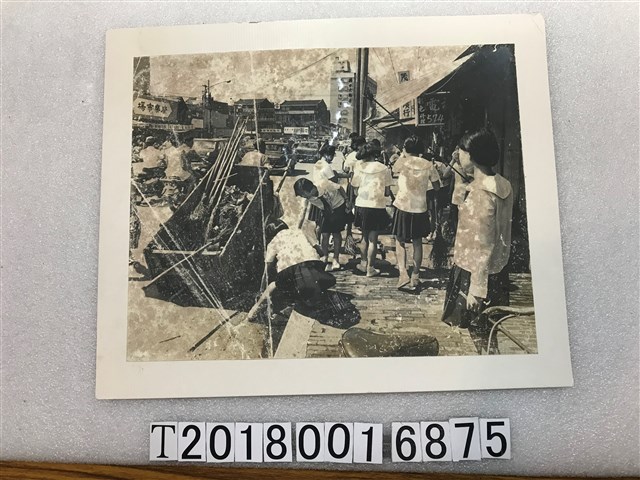女學生打掃衛生照片 (共1張)