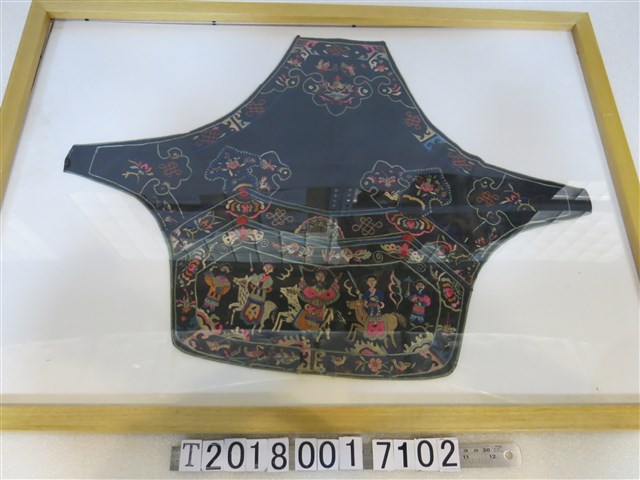 黑底繡花肚兜 (共1張)