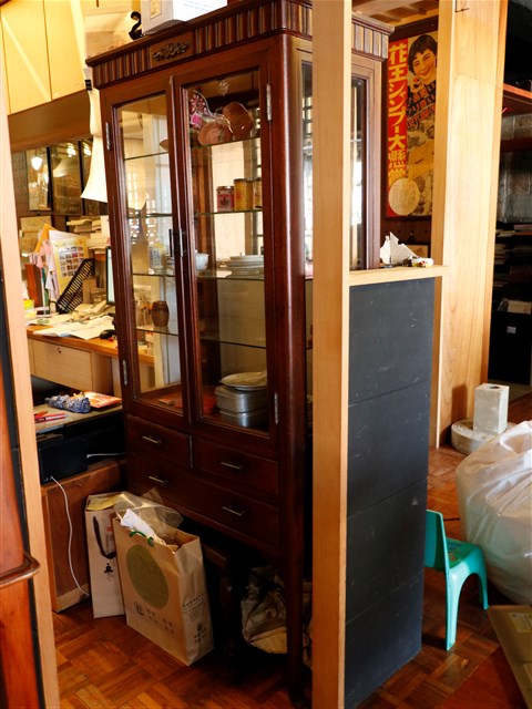 木製雕花大片玻璃展示櫃 (共1張)