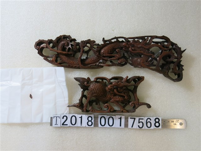 木製龍與麒麟鏤刻碧樂社彩牌零件 (共1張)