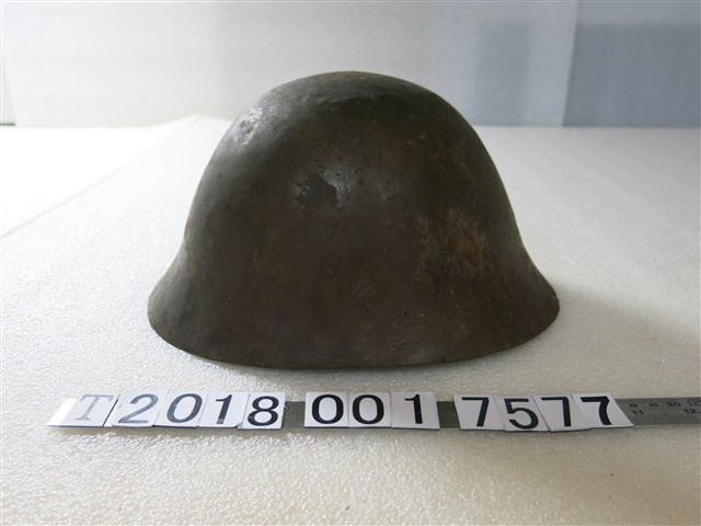 金屬製軍用頭盔 (共1張)