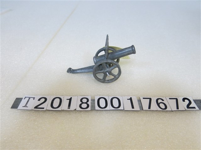 金屬製反共抗俄砲臺造型擺飾 (共1張)