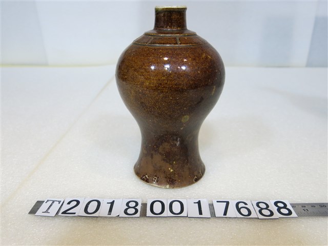 褐釉北投燒花瓶 (共1張)