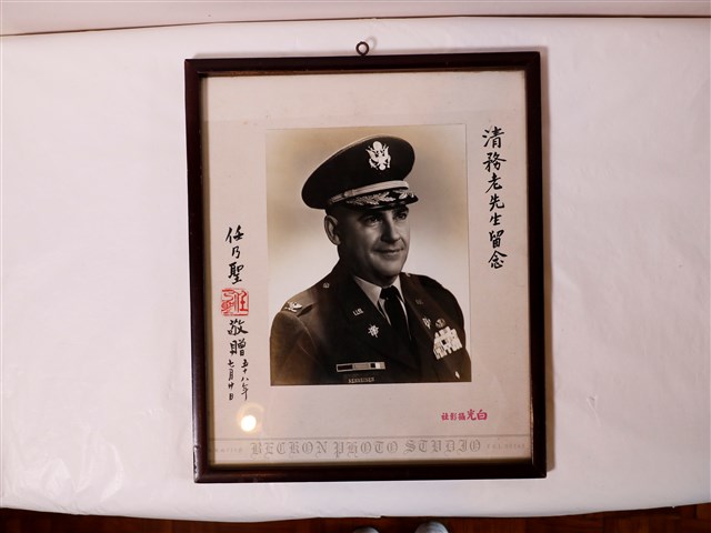 任乃聖敬贈清務老先生留念照片 (共1張)